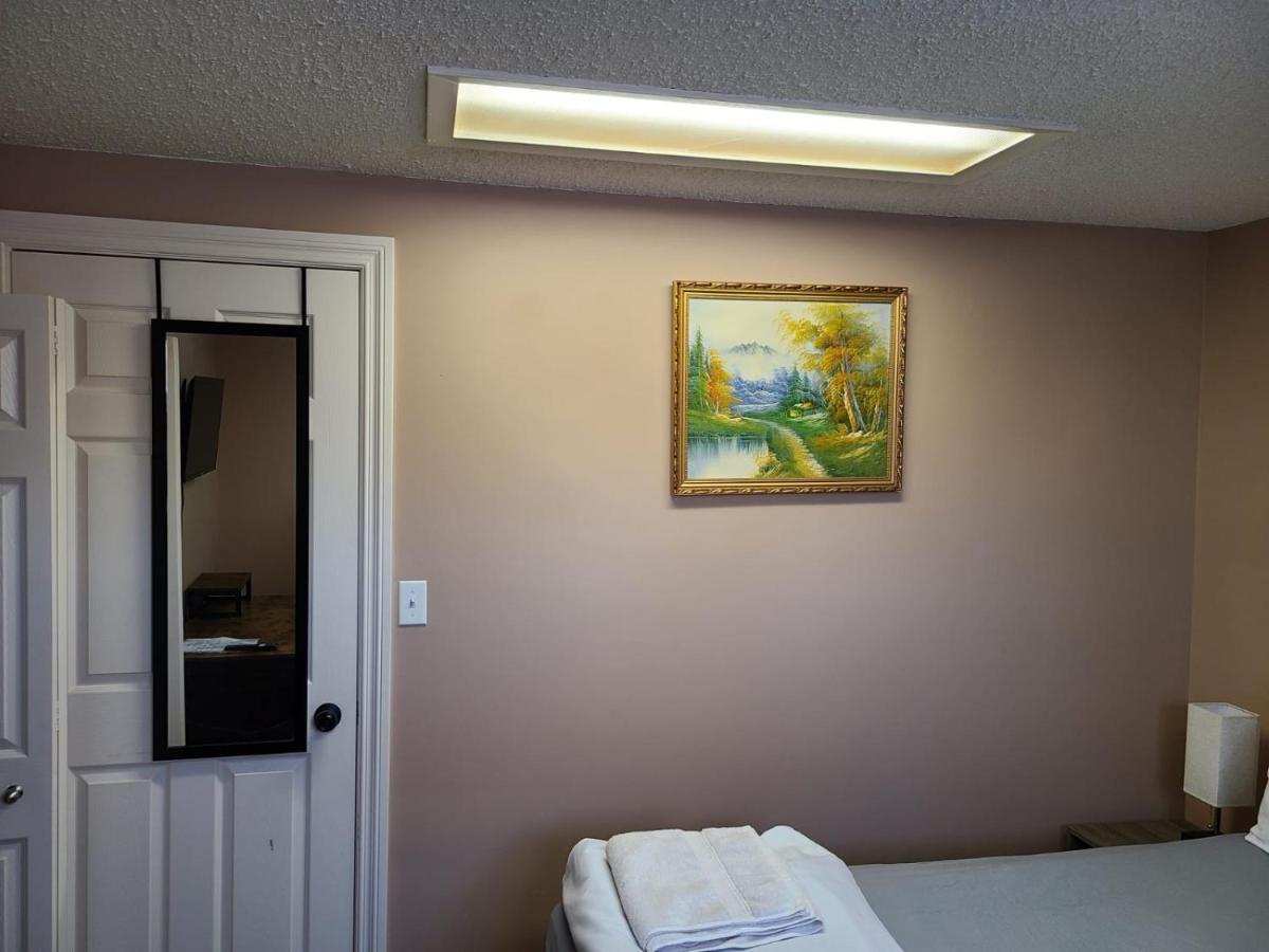 Cozy Home With Comfortable Beds And Fully Equipped Kitchen 15 Mins Drive From Airport, Downtown, Sait And U Of C And 80 Min Drive To Banff YYC Екстериор снимка