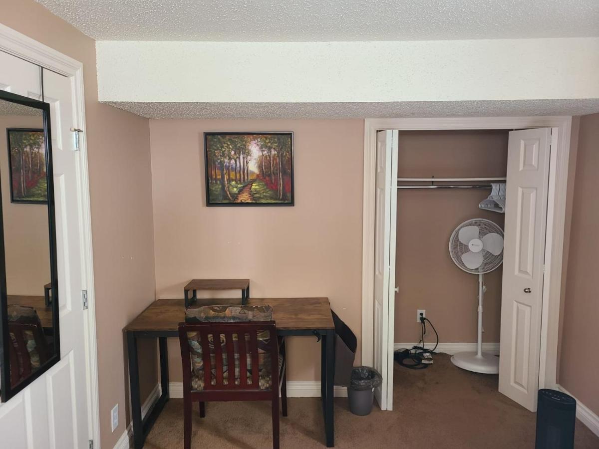 Cozy Home With Comfortable Beds And Fully Equipped Kitchen 15 Mins Drive From Airport, Downtown, Sait And U Of C And 80 Min Drive To Banff YYC Екстериор снимка